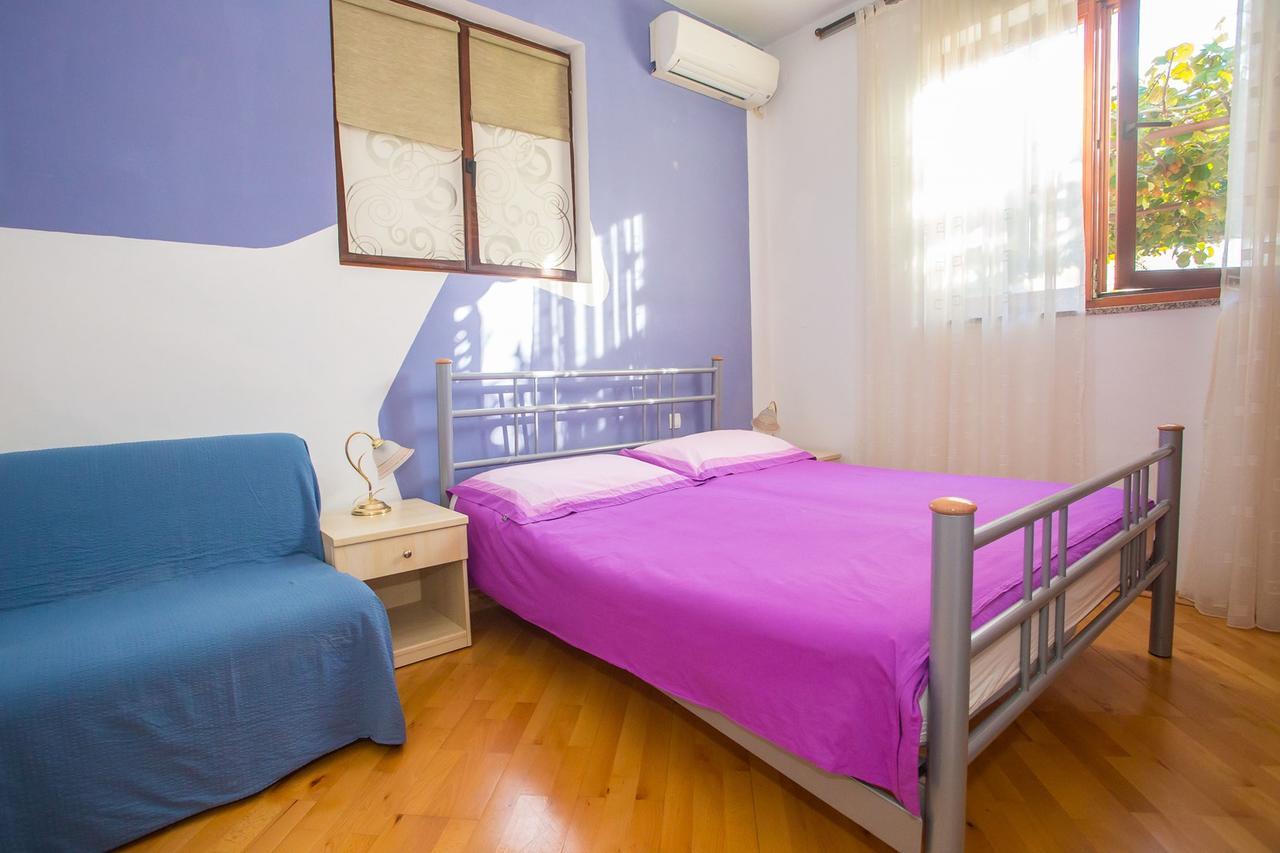 App. Fiorela Hotel โปเรช ภายนอก รูปภาพ