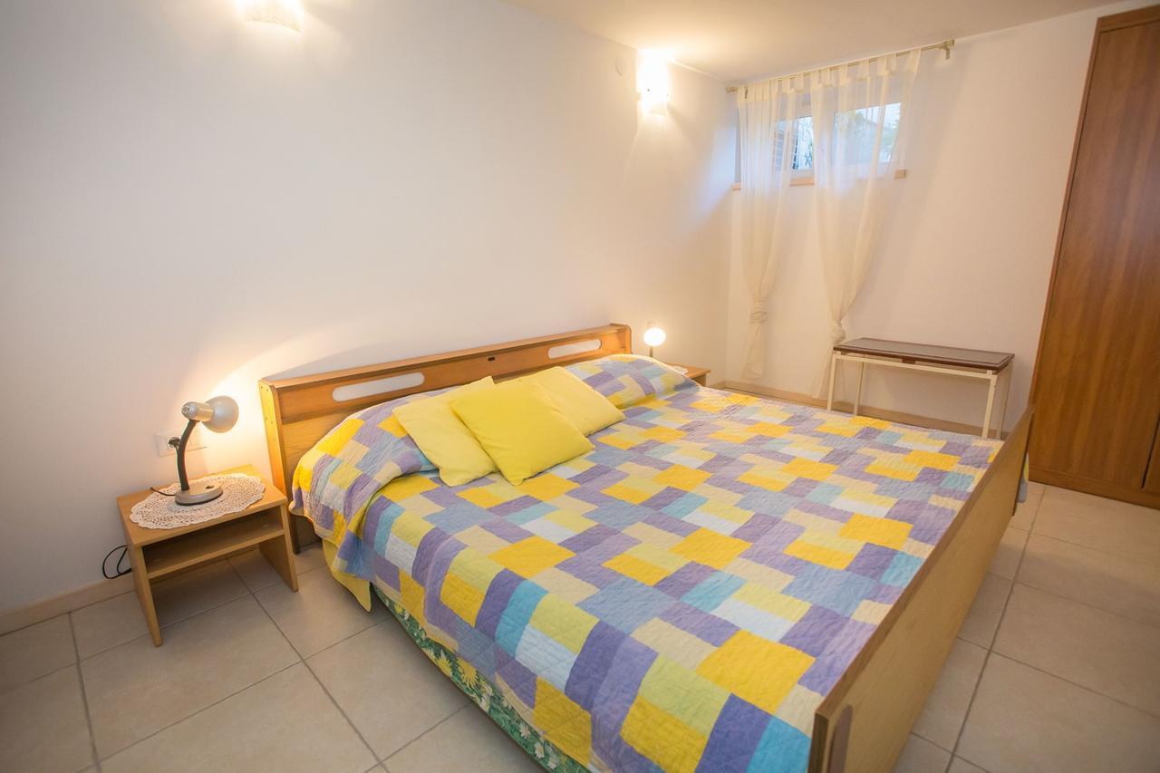 App. Fiorela Hotel โปเรช ภายนอก รูปภาพ