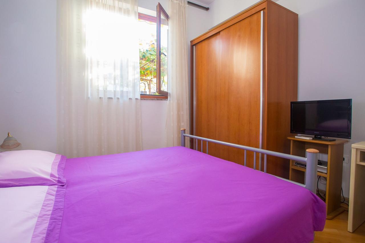 App. Fiorela Hotel โปเรช ภายนอก รูปภาพ